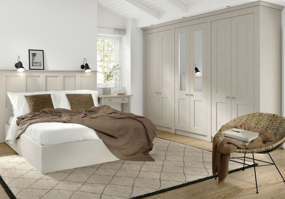 hinged6 Mussel Barnbrook with Silver Mirror Glazing